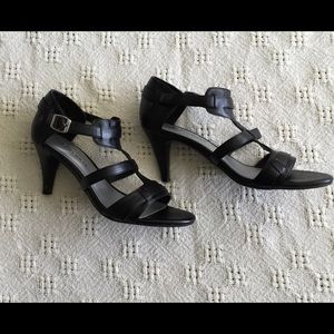 Dana Buchman Black Strappy Pump (9M)
